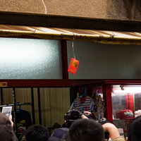 横浜中華街の玄関上部に吊るされた福のお年玉（春節）の写真