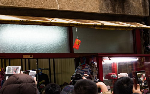 横浜中華街の玄関上部に吊るされた福のお年玉（春節）