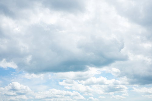 天気の良い日中に広がる積雲と青空