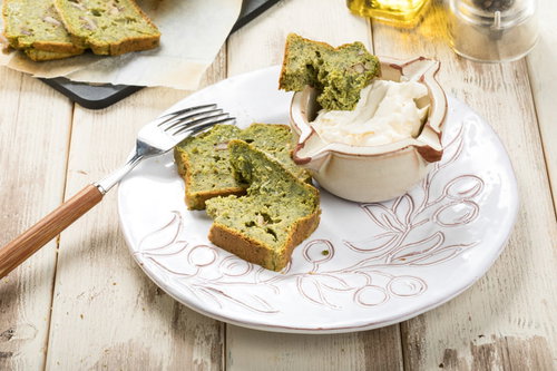 おやつにもちょうどいい春菊のケークサレ