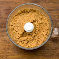 生落花生をフードプロセッサーで粉砕する過程の写真