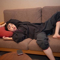 くそっ、食べてすぐ寝たのか！牛への変異が始まっている！の写真