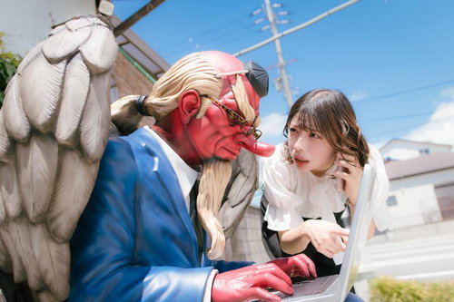 天狗から進捗を受けて納期に慌てて報告する女子