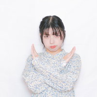 NGを示す不屈の拒否ポーズをする女性の写真