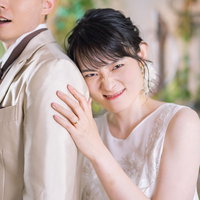 元彼女に敵対心むき出しの新婦、ウェディングドレス姿で勝ち誇る瞬間の写真