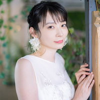 失恋の想い出を2,500円で売却してから10年後、ウェディングドレスに身を包む花嫁の写真