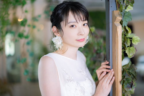 失恋の想い出を2,500円で売却してから10年後、ウェディングドレスに身を包む花嫁