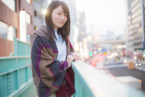 今日はありがとう、楽しかった・・・と歩道橋で物思いにふける失恋女子