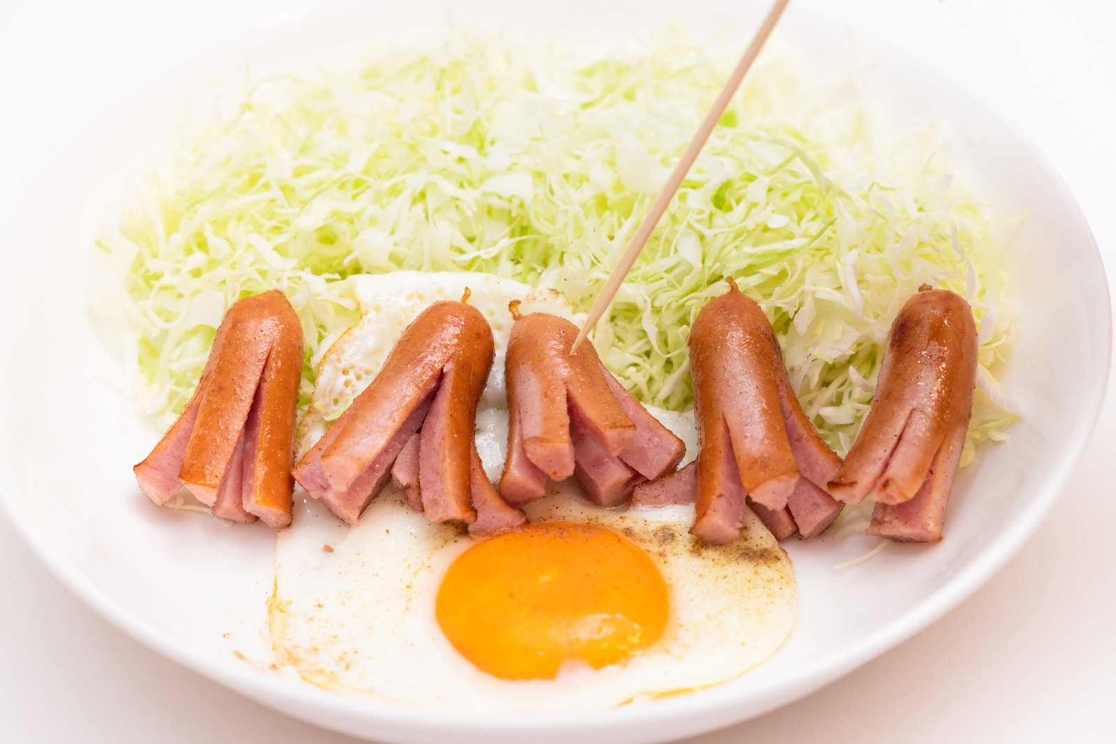 タコさんウインナーと目玉焼きの朝食プレート
