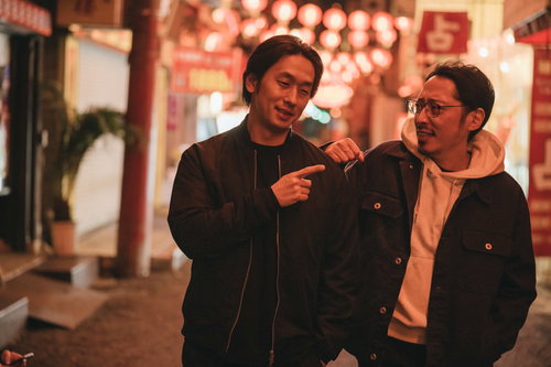 捜査中のパートナー、張り込みで信頼しあう仲間