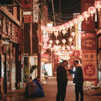 夜の中華街で依頼が無事に終わってオツカレサマの写真