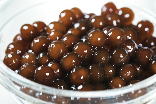 茹であがったタピオカの粒 - デンプン製の透明感のある食材