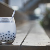 鍋に入った調理前のタピオカパールの写真