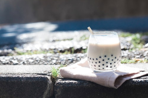 カフェで楽しむタピオカドリンク