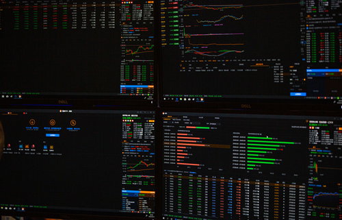 トレード用のディスプレイ4枚で株価チャートを監視