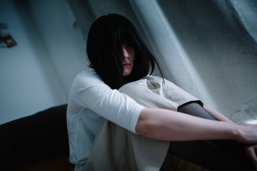 あ"、あ"、あ"、あ"、あ"......と叫ぶ失恋女子