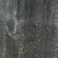 ひび割れと汚れが目立つグレーコンクリート外壁の写真