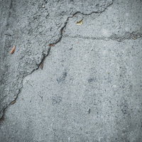 雑に舗装された地面のコンクリートテクスチャーの写真