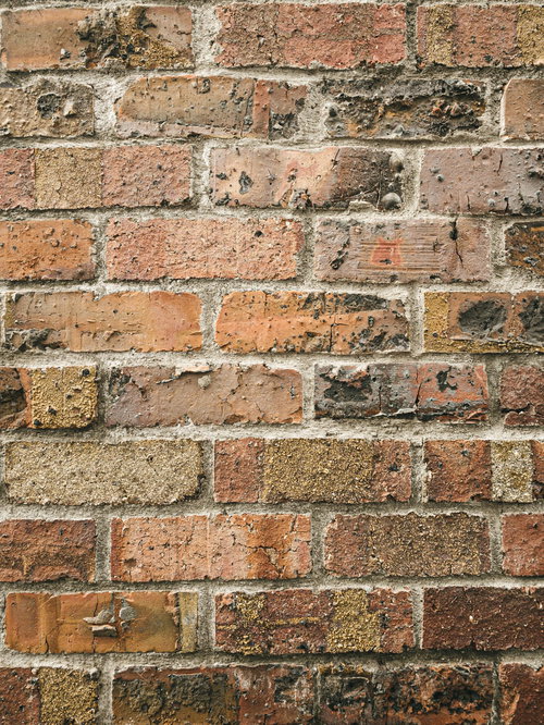 表面が剥がれた煉瓦の壁テクスチャー