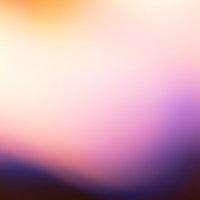 不気味な紫の光がぼけて広がる暗い背景の写真