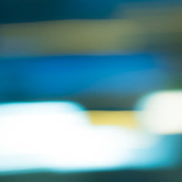 横にブレた光の抽象背景の写真