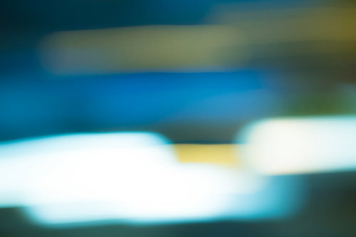 横にブレた光の抽象背景