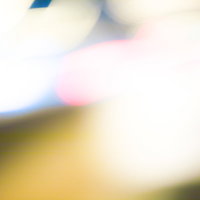 ぼやけた黄色い光の背景の写真