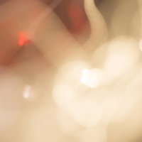 禍々しい光のボケ 暖色の不気味な背景の写真