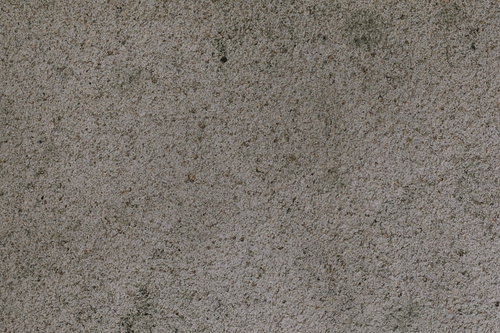 ザラザラな粒状質感のグレーコンクリート壁