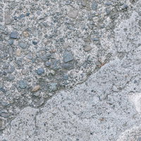 経年劣化でひび割れした砂利舗装のテクスチャーの写真