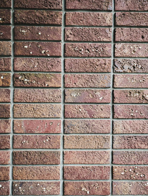 灰色の目地が映えるレンガ壁のテクスチャ