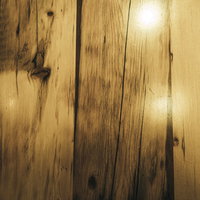 艶のある木材の板目と年輪、節のテクスチャーの写真