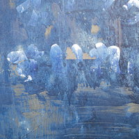 ペンキで塗りつぶされたスナックの文字が浮かぶ古い扉の写真