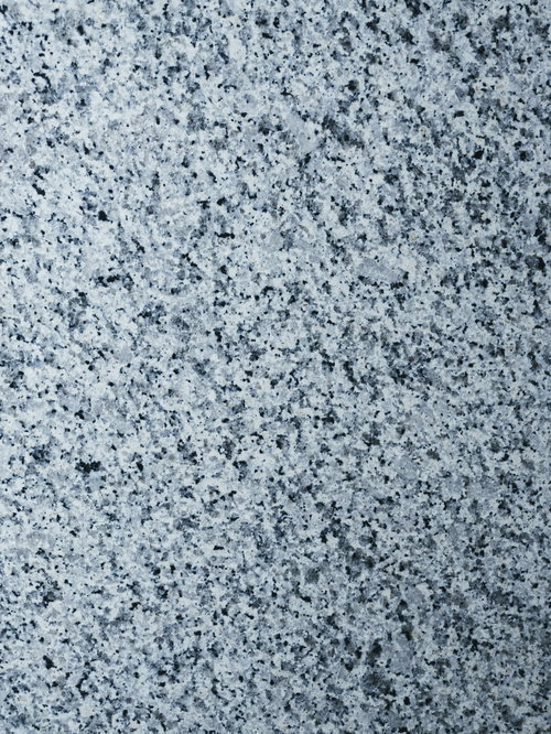 文字が浮かび上がりそうな石材タイルの床