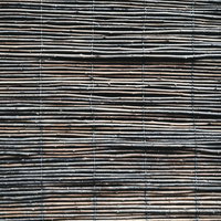 年季の入った竹製の簾 - 茶色い竹ひごの和風仕切りの写真