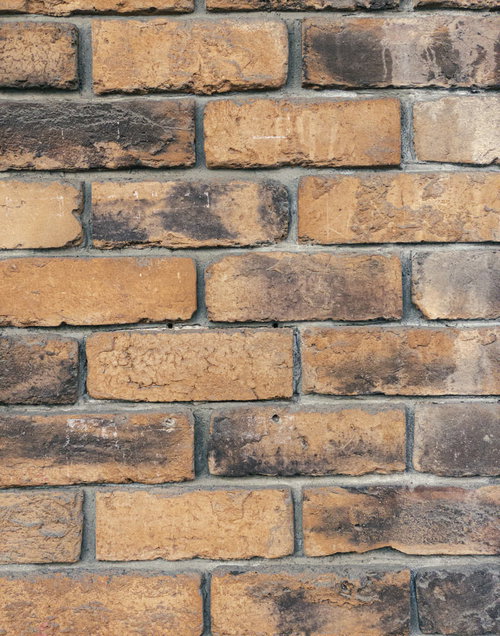 年季の入った煉瓦の塀のテクスチャ