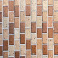 光沢のあるレンガ調タイル壁のテクスチャーの写真