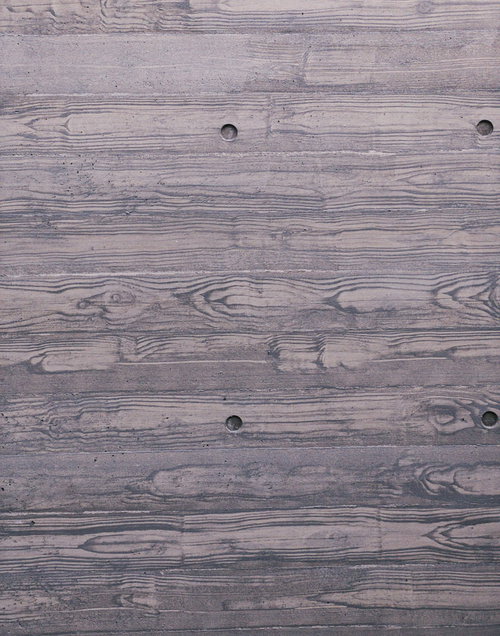 杉板本実型枠に刻まれた木目のコンクリート壁