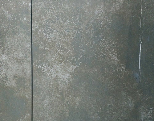 白華が始まったコンクリート壁のテクスチャ