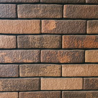 やわらかい質感のレンガ壁のテクスチャーの写真