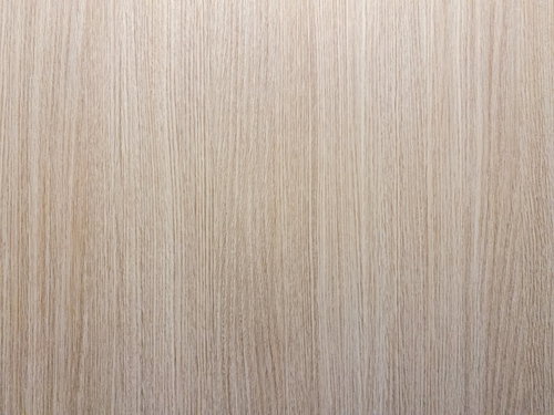 うっすらと木目の入った淡いベージュ色の板
