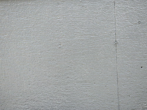 グレーに塗装された内壁のコンクリートテクスチャー