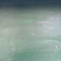 縦張りの緑色の板壁のテクスチャーの写真