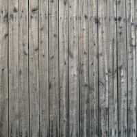 自然な節や木目が見える細い木材の縦板壁の写真