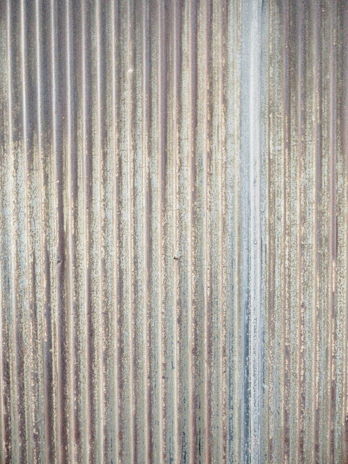 サビつき始めた波板トタン板の経年劣化と腐食