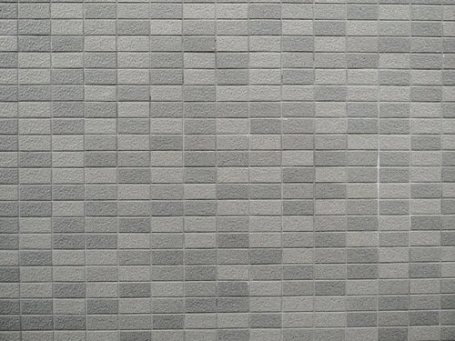 グレー系の外壁タイルが規則正しく並ぶテクスチャー