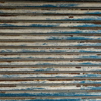 ペンキ剥げの鎧戸のテクスチャーの写真