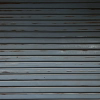 閉店後のグレーシャッターのテクスチャーの写真