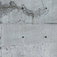 補修跡とコンクリート壁のテクスチャー、劣化した打ちっぱなしの写真