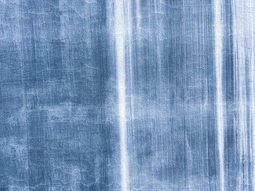 白色の縦線が入る青い外壁のテクスチャー